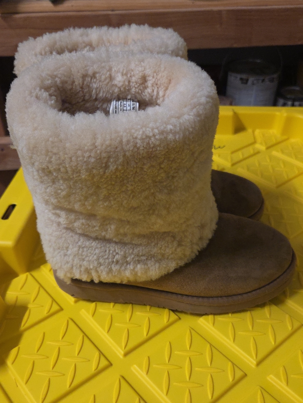 UGG Women's Sheepskin Boot's Size 6 Women's.